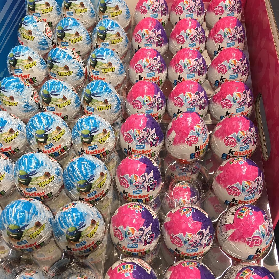 Kinder perpetuating the boys v girls blue v pink thing