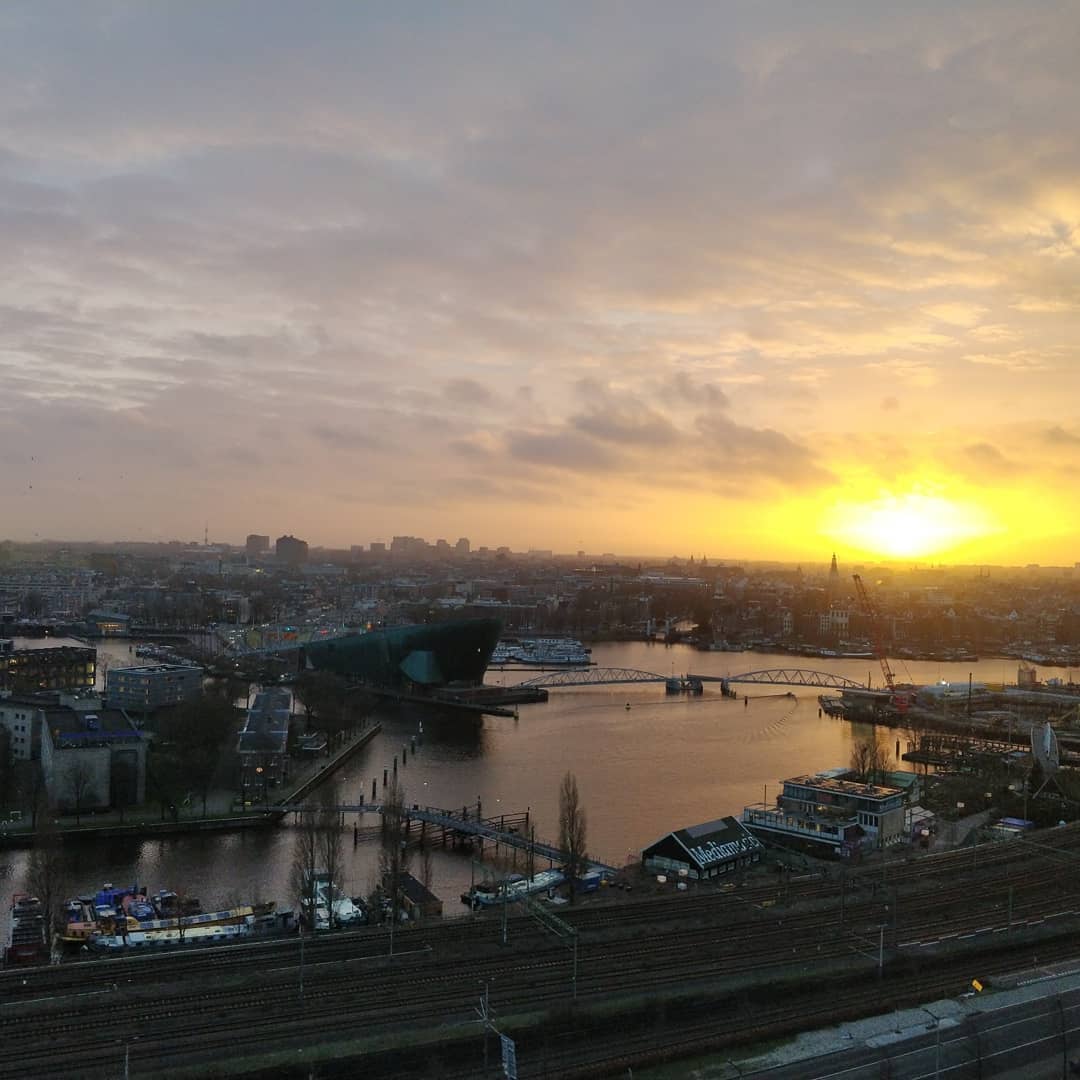 When it's a beautiful sunset in Amsterdam everyone wants to Instagram it 😀 (image 1 of 2)