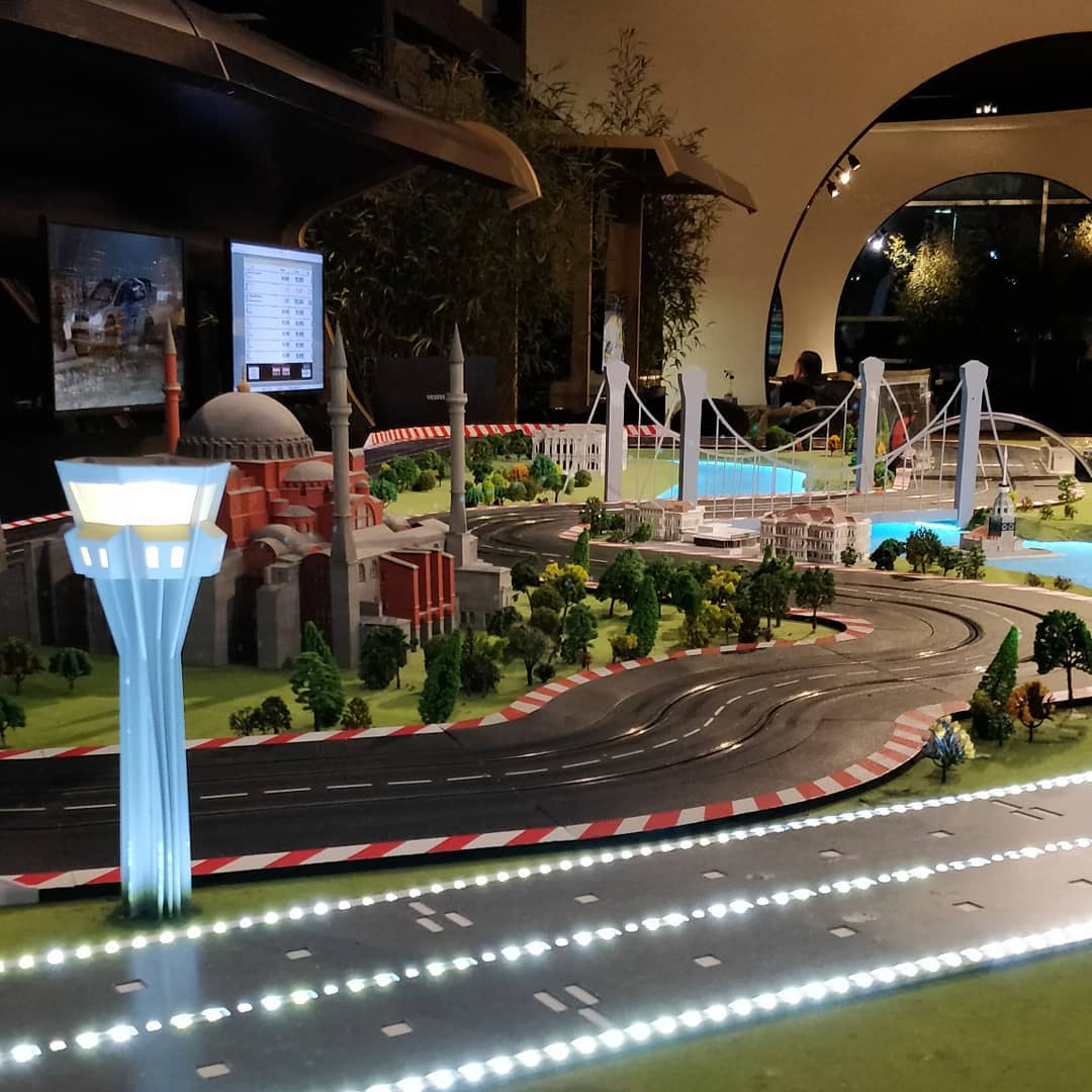 It's not often an airport lounge is this big or this impressive. Who wants to play scalextric? (image 1 of 3)