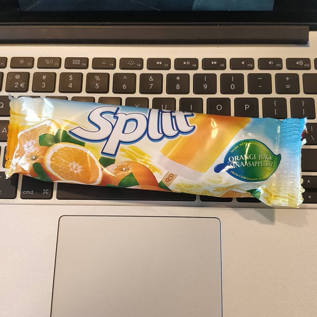 Split! Another warm day in Amsterdam and another free ice lolly. Yay. Sinaasappel Split 🍦