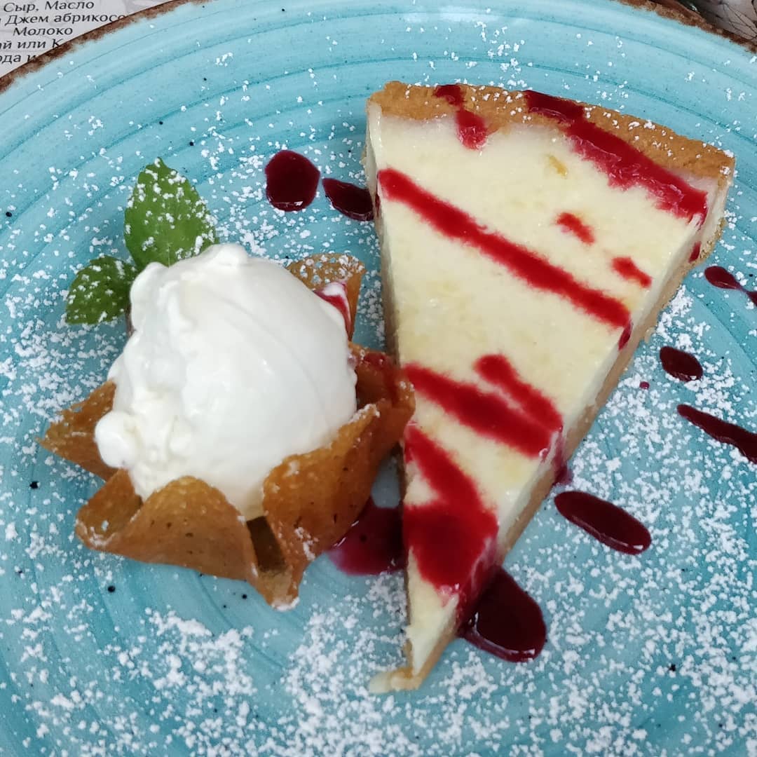 British Pie for dessert obviously 🥧 (image 1 of 2)