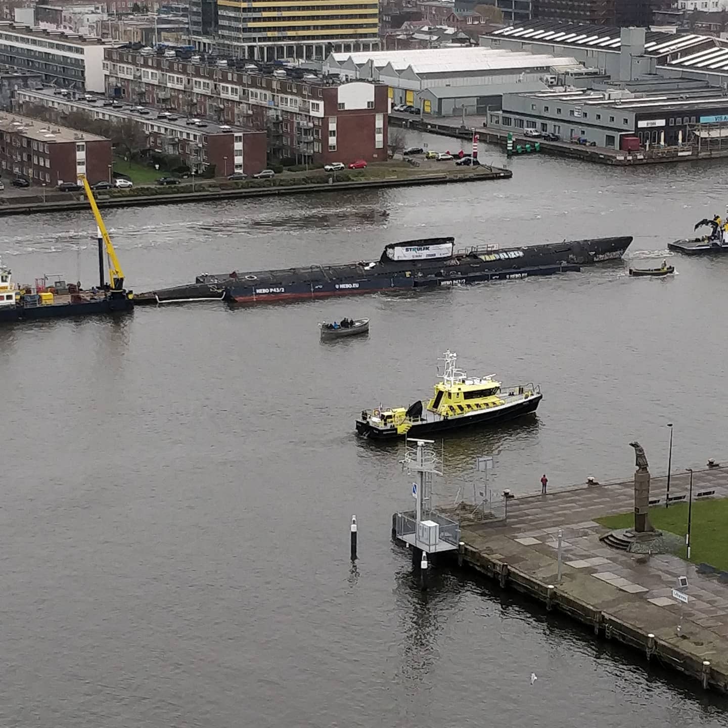 Submarine Foxtrot being escorted from NDSM wharf to be scrapped in Vlaardingen. #submarine #duikboot #onderzeeër