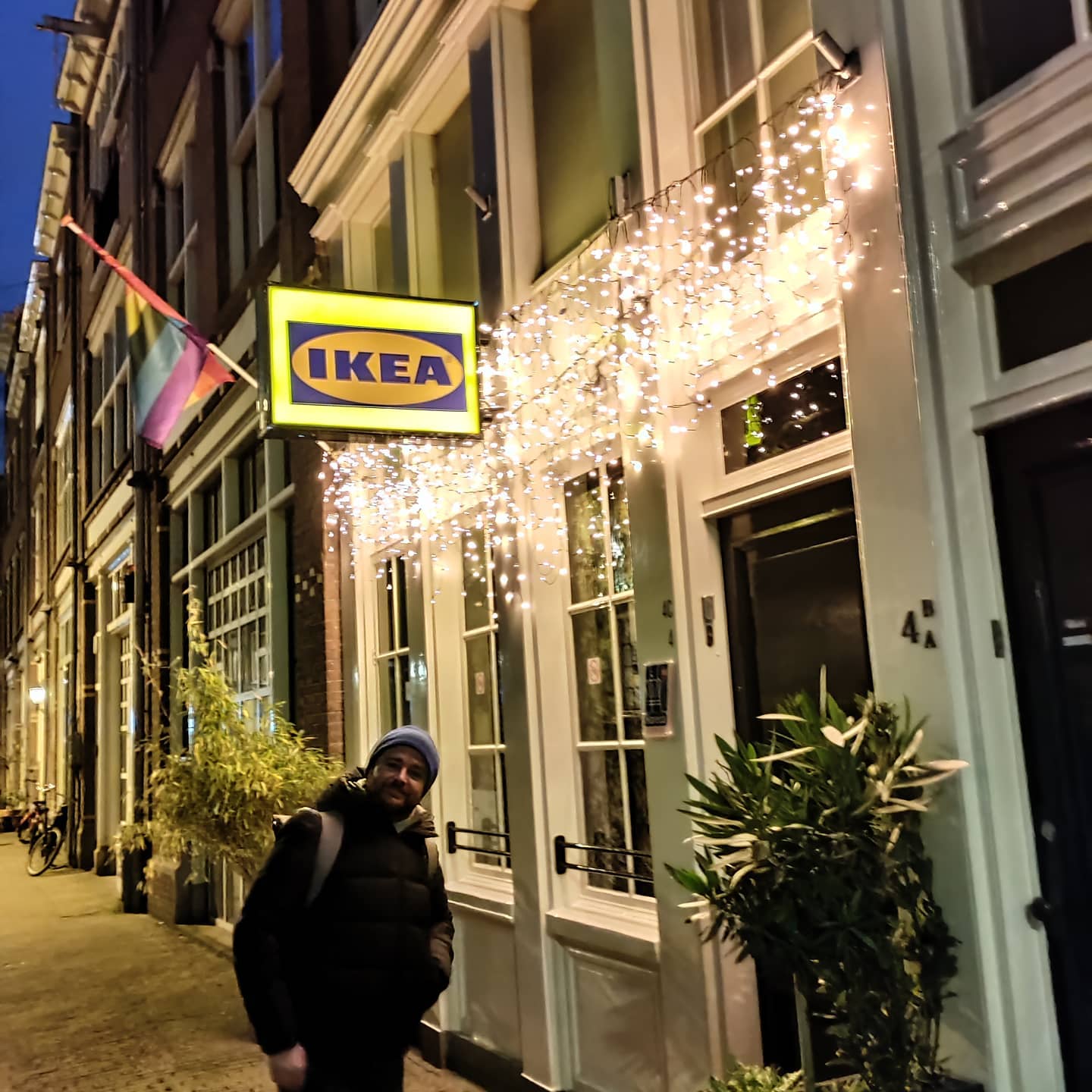 Oudste gaybar Amsterdam is 'protest-Ikea' vanwege horecasluiting…