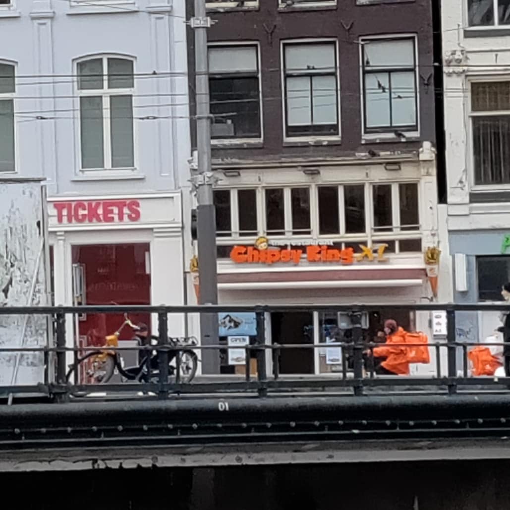 Amsterdam is the city of canals (gracht) and therefore a city of bridges (brug).