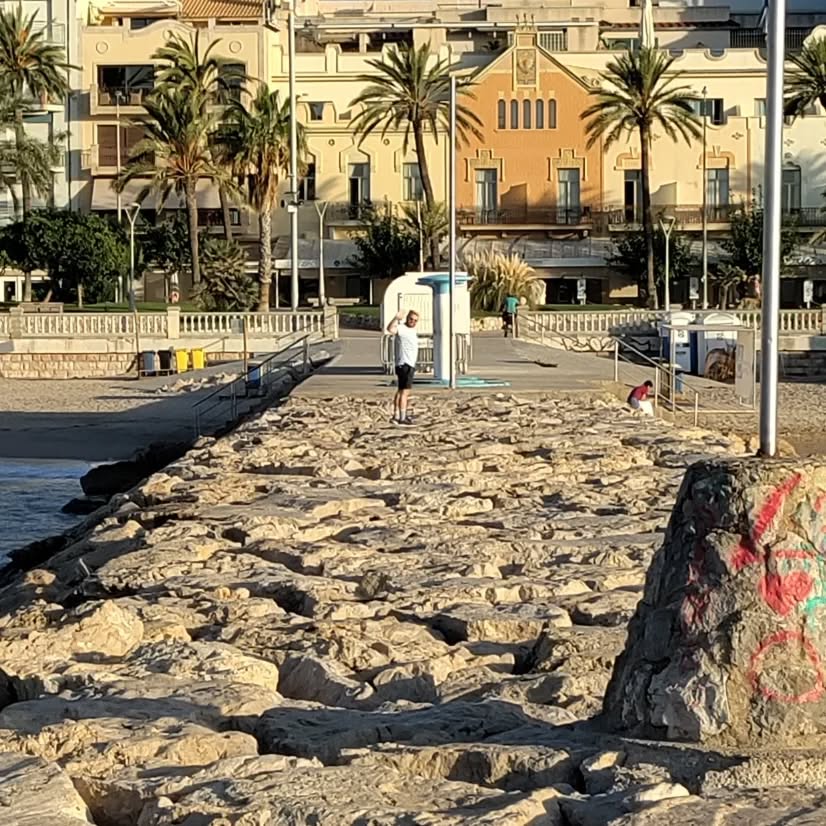 Last walk on the beach ?