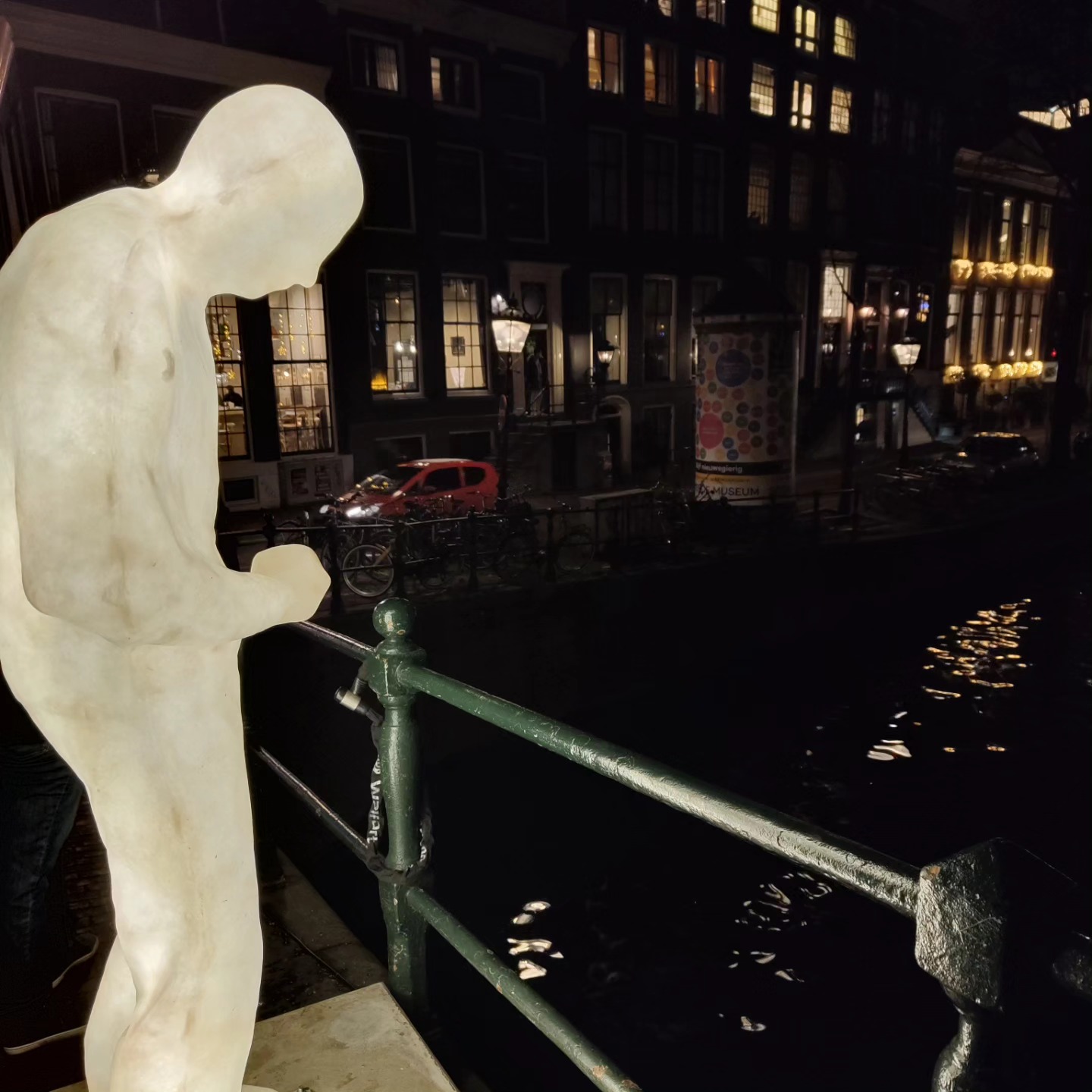 Yesterday evening we did some more of the #amsterdamlightfestival before it ends this…